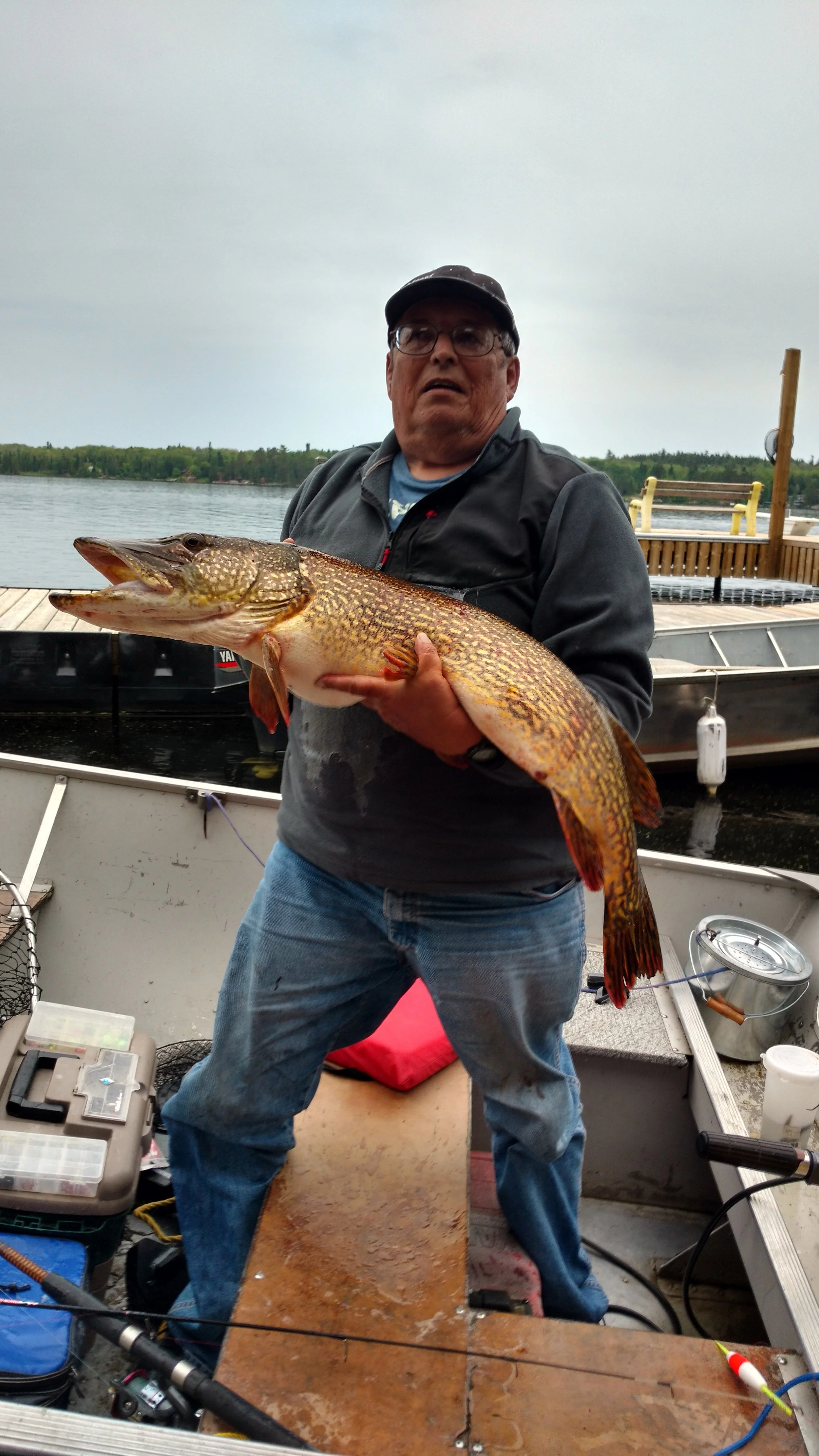 He caught several over 40" including this 44". Look at the size of that mouth - he eats those little ones for breakfast, lunch, and supper...