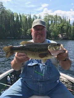 Lots of Largemouth and Smallmouth and even Keith, the guide, caught.... That's a picture....