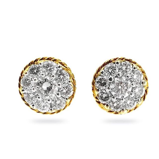 #diamondhalo #diamondstuds #earrings #diamondearrings