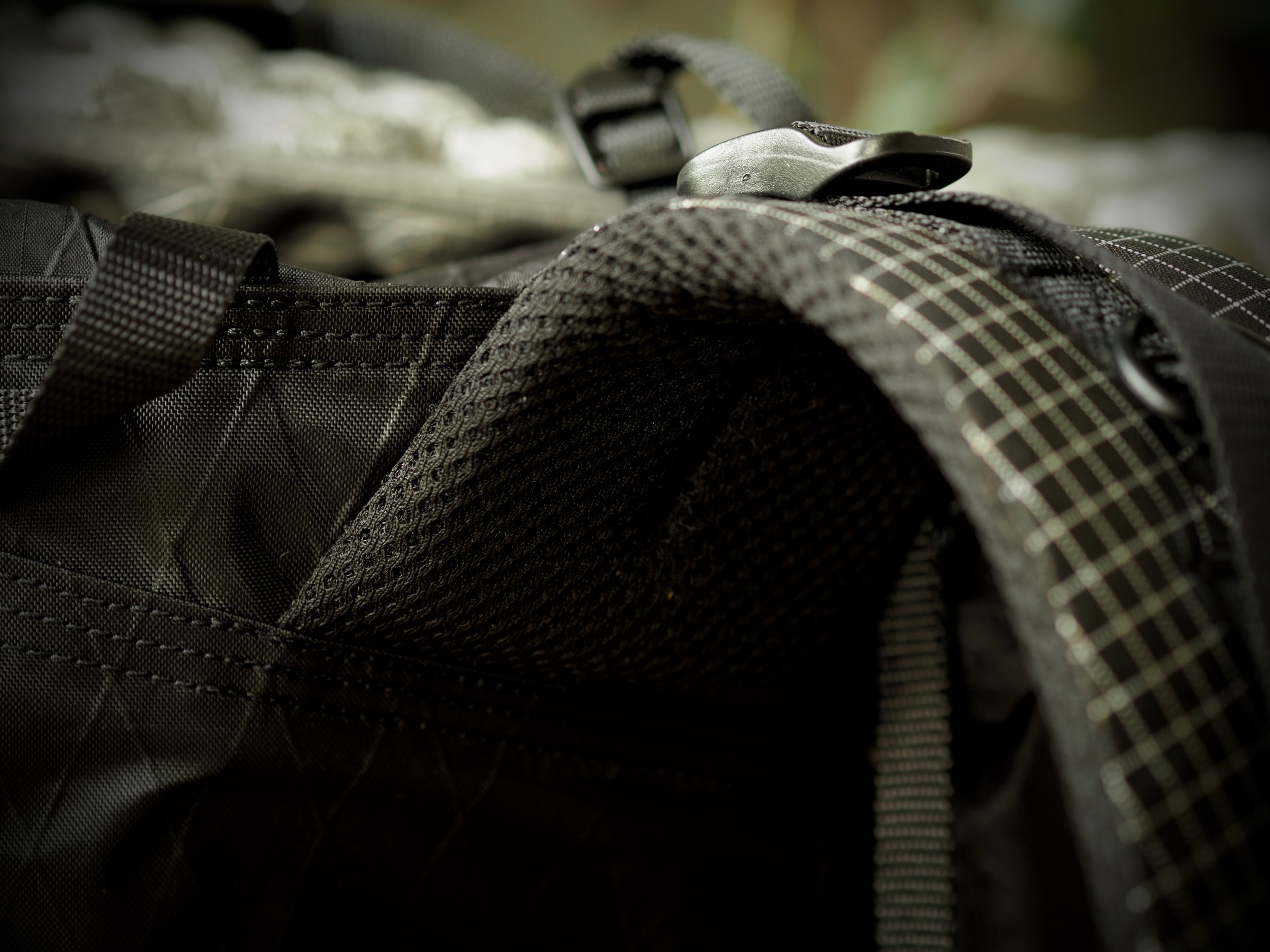 Shoulder strap details.