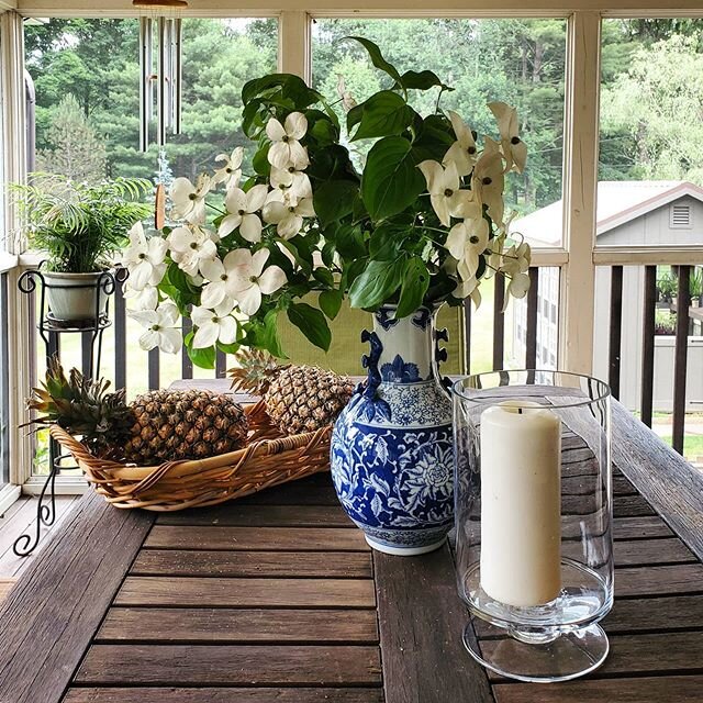#summer #vignette #dogwood and #pineapple