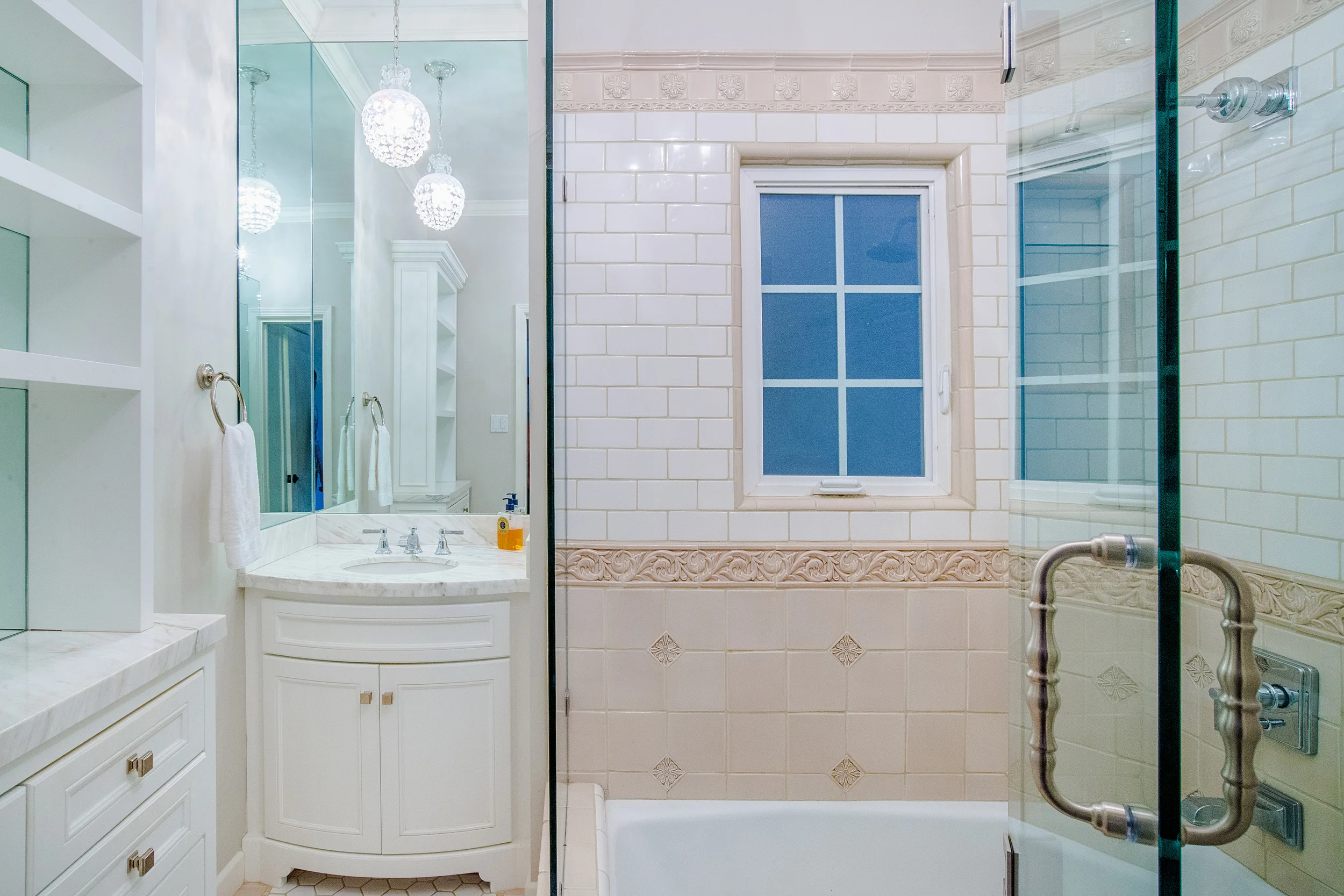 1345NHayworthAve101-013.jpg