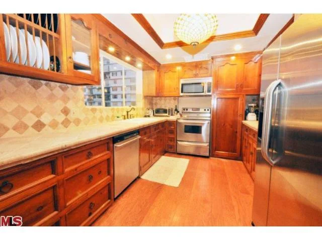 838 Kitchen 2.jpg