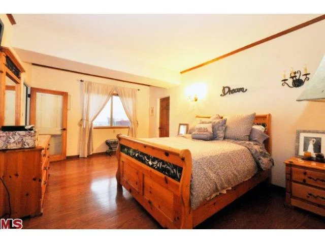 838 Bedroom.jpg