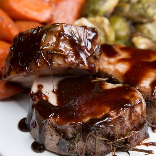 Photo Credits : https://www.buzzfeed.com/melissaboyajian/make-a-healthy-and-hearty-dinner-with-this-maple-glazed-pork