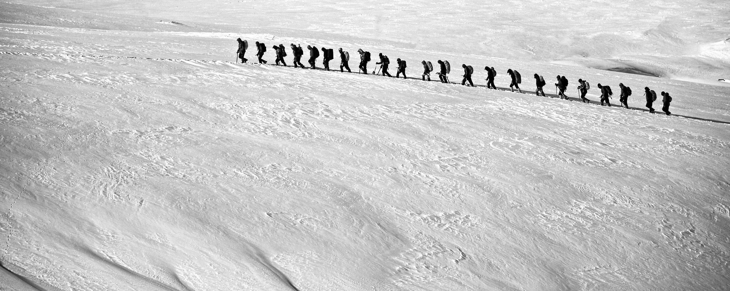trekking-299000.jpg