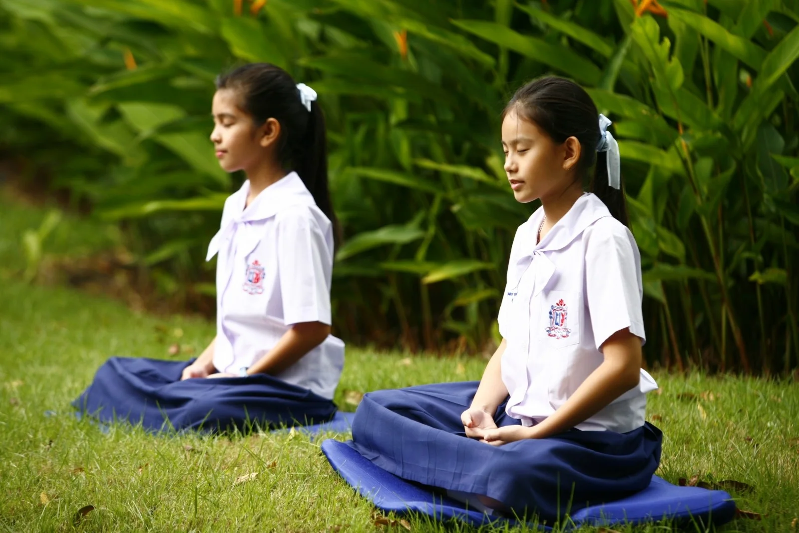 girls-buddhism-meditation-tailor-seat-buddhist.jpg