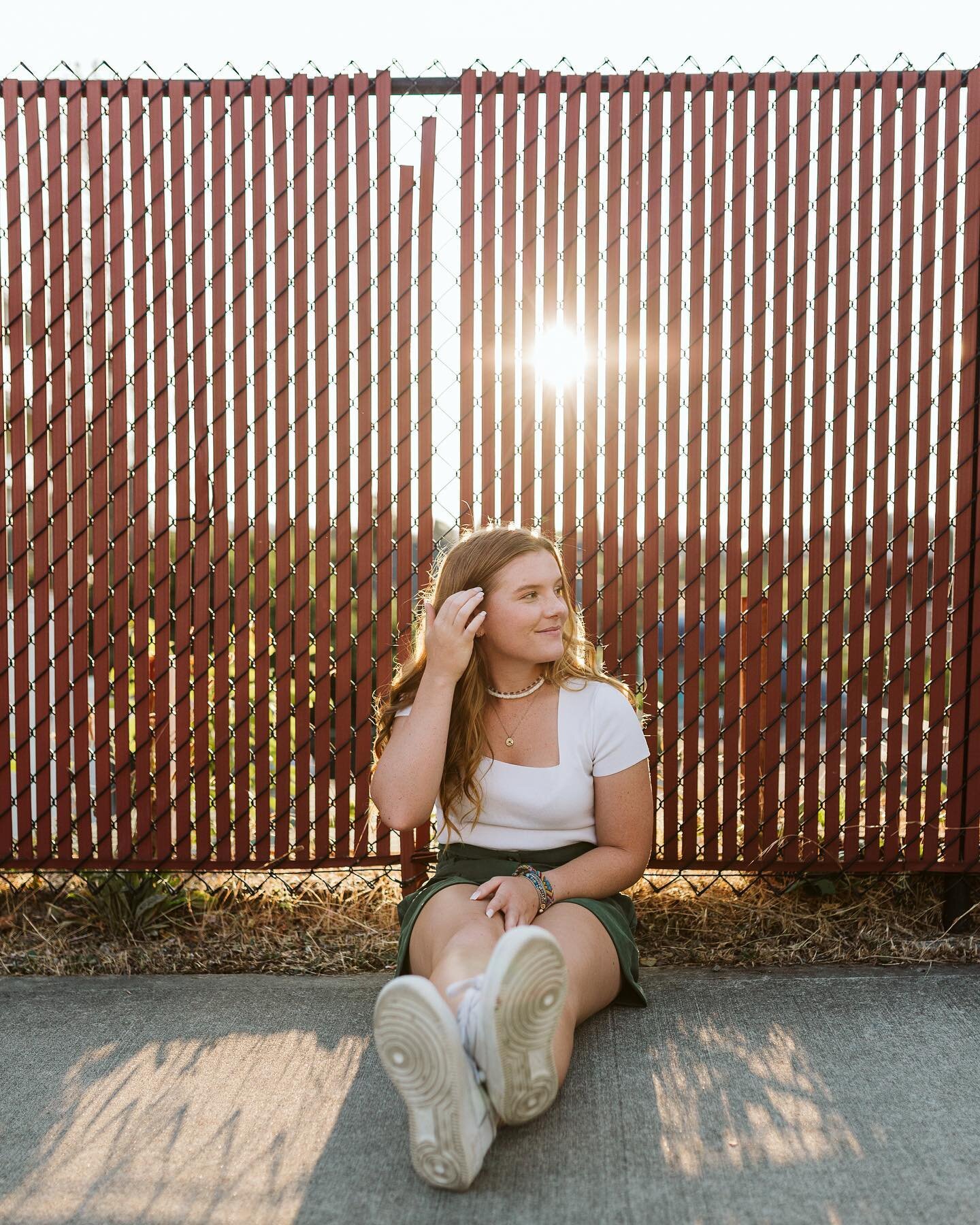 Really digging these creative portraits we&rsquo;re incorporating into some senior sessions 🙌🏼 This is a FAVORITE from Amber&rsquo;s second rep session. 
&bull;
So even though I&rsquo;m taking maternity pretty early in my senior season (Come Novemb