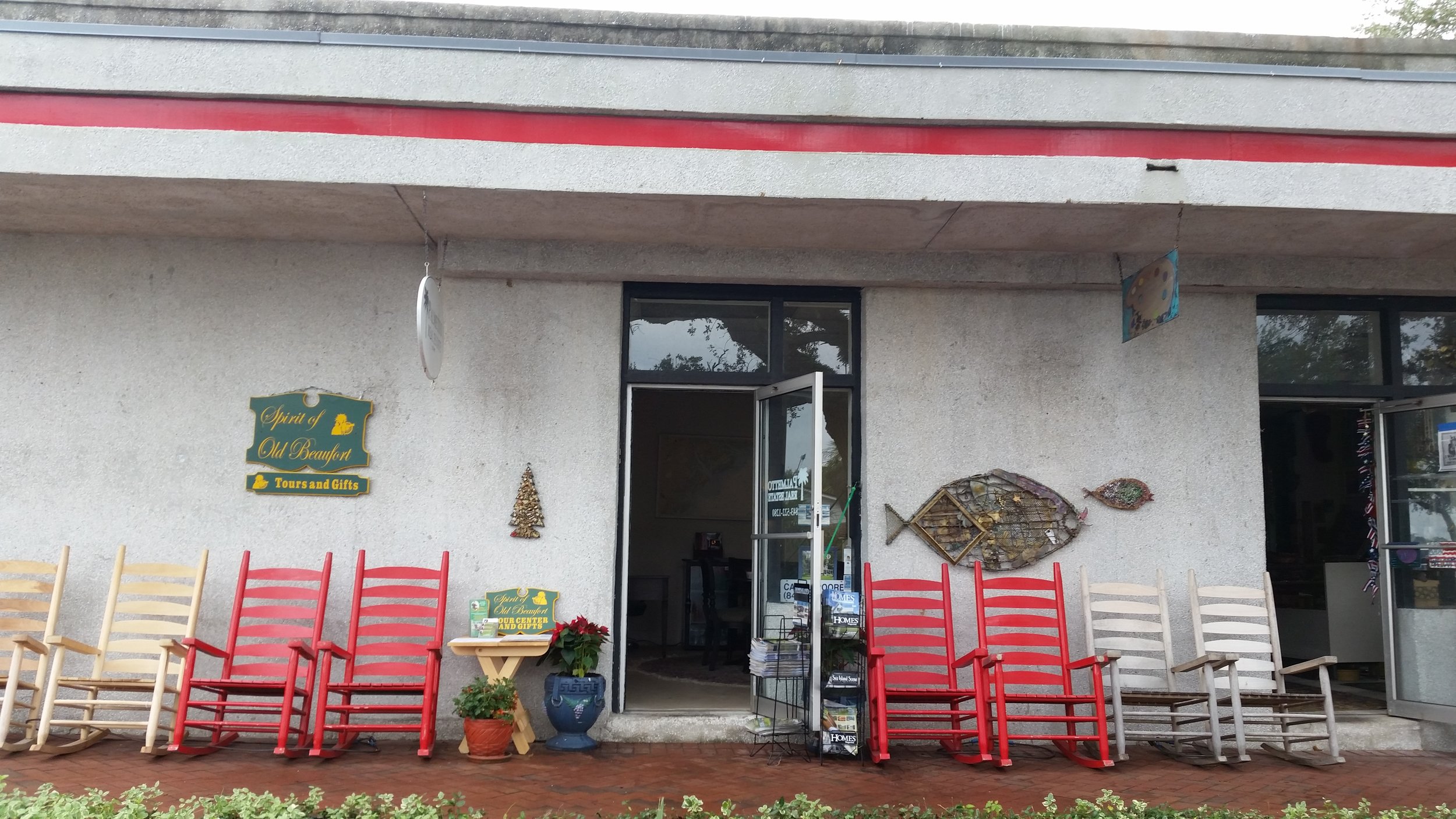 Our Kiosk Location At 103 Charles St Ext. Beaufort SC 29902 (Look for the red Rocking Chairs)