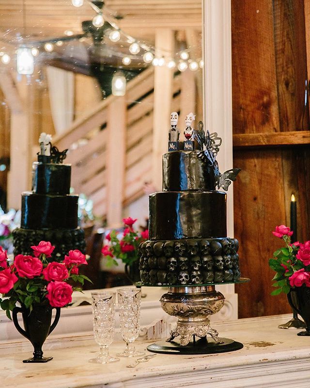 My favorite Halloween wedding cake!

RepostBy @theonemomentevents: &quot;Let&rsquo;s do something a bit unusual, a bit peculiar, a bit dramatic but darling something oh so perfect. ⠀☠️🖤👻
⠀
📷: @samstroud @rjgoodwin 🎂: @catherinegeorgecakes 🌿: @be