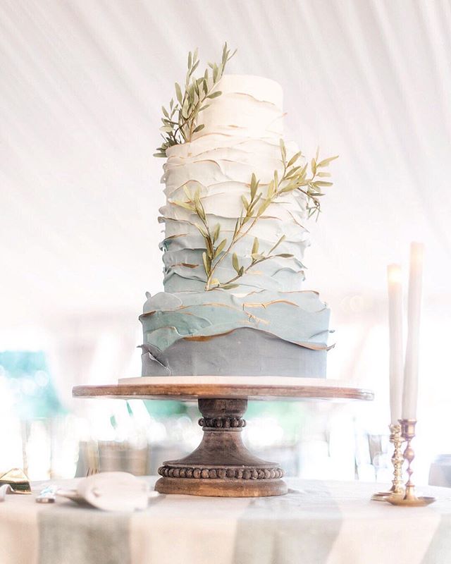 RepostBy @washingtonianweddings: &quot;Queen cake status: Ombr&eacute; tiers, golden gilding, and greenery-strewn. What do we think... is ombr&eacute; here to stay for 2019? (I think so) // photo: @mandaweaver / cake: @catherinegeorgecakes / cake sta
