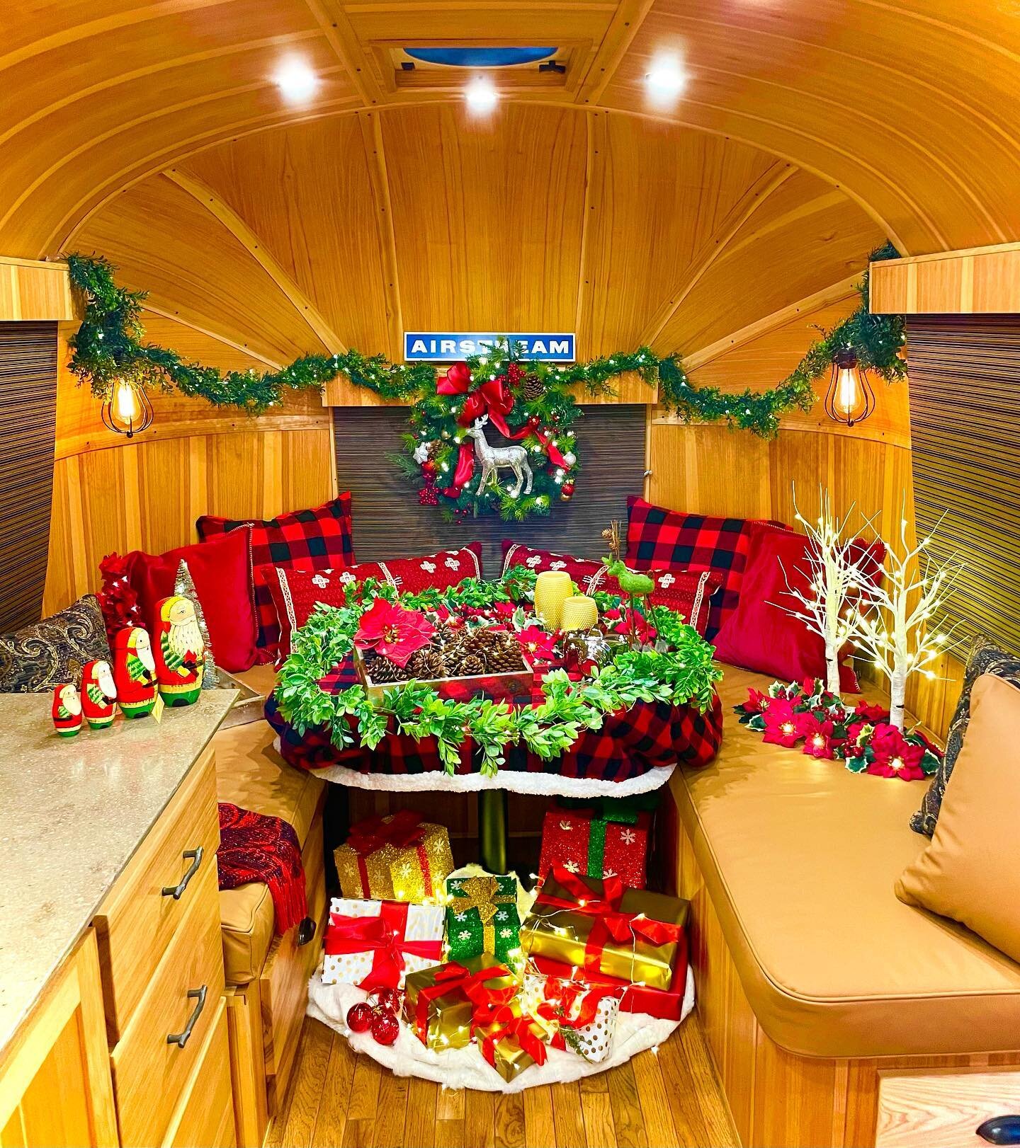 Happy Holidays from our Hickory Airstream to you!
.
.
.
.
.
.
.
.
#airstream #liveriveted #vintagetrailer #vintagecampertrailersmagazine