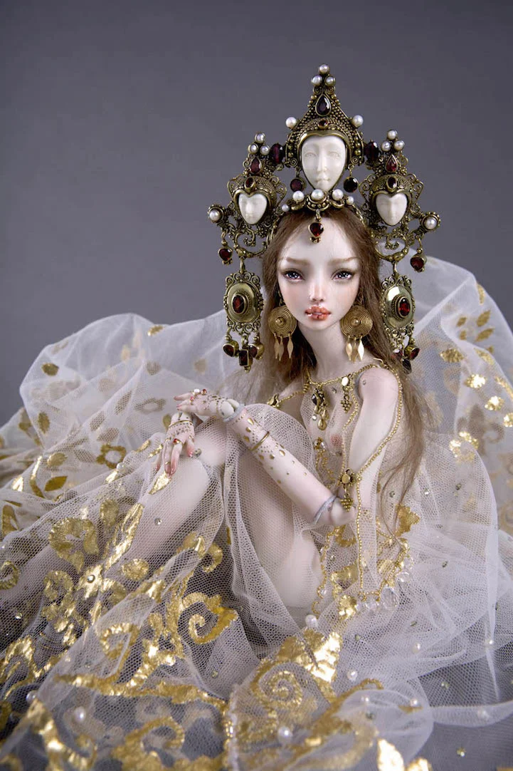 La designer Marina Bychkova impiega tre anni per finire una delle sue incredibili bambole artigianali