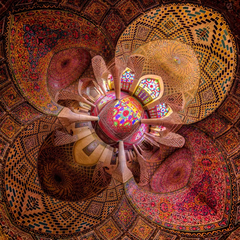 LO SFARZOSO IPNOTISMO DELL’ARCHITETTURA IRANIANA NELLE FOTOGRAFIE DI MOHAMMAD DOMIRI