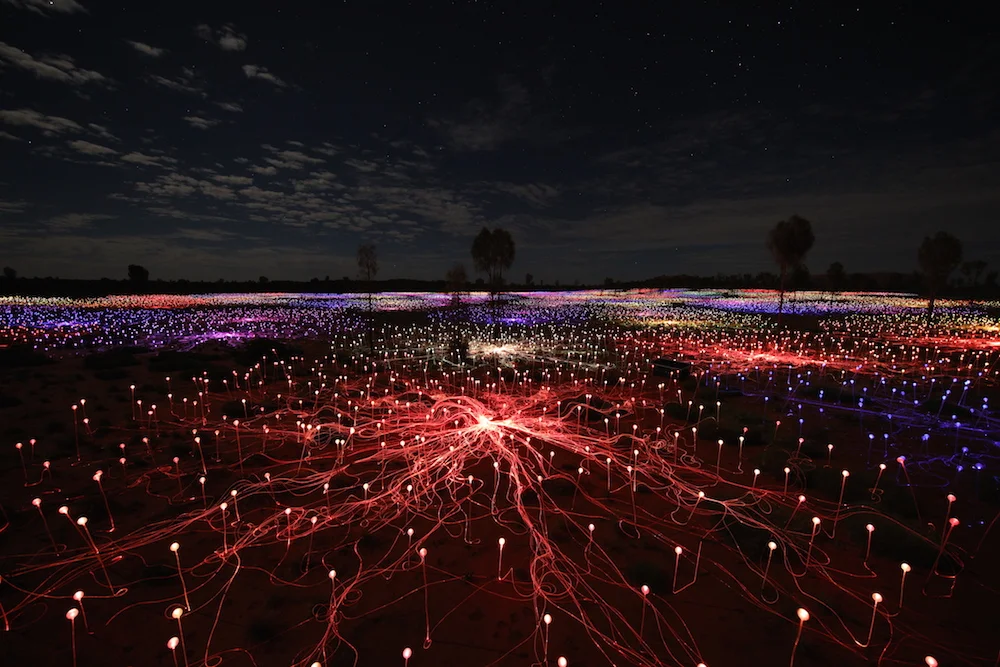 60 MILA LAMPADE A ENERGIA SOLARE PER RICOPRIRE DI STELLE LA TERRA ROSSA DELL’OUTBACK
