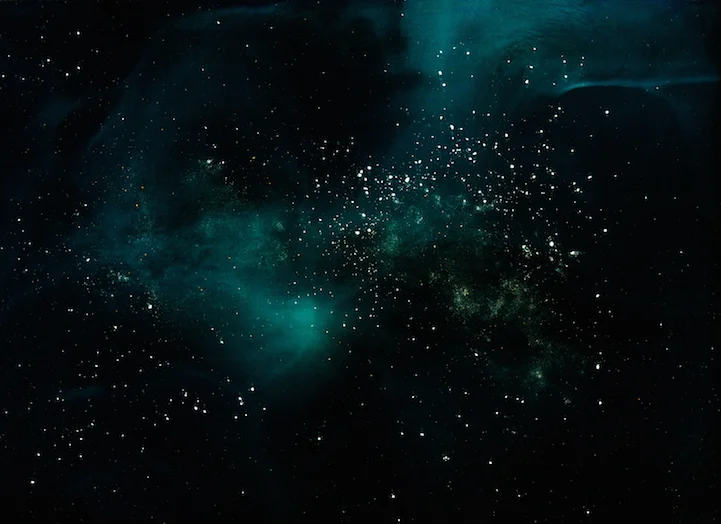 Nebula - tè, acqua, metà e metà, coloranti alimentari; Stelle - farina, pepe in grani