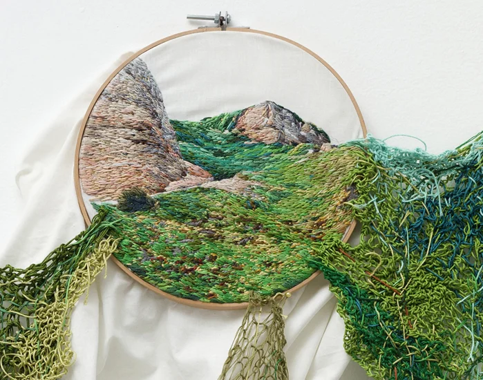 L’artista Ana Teresa Barboza usa i fili come fossero tubetti per creare spettacolari arazzi 3D