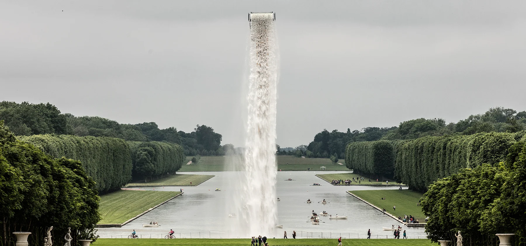 La Versailles misteriosa di Olafur Eliasson tra nebbia, specchi magici e fontane ghiacciate in piena estate
