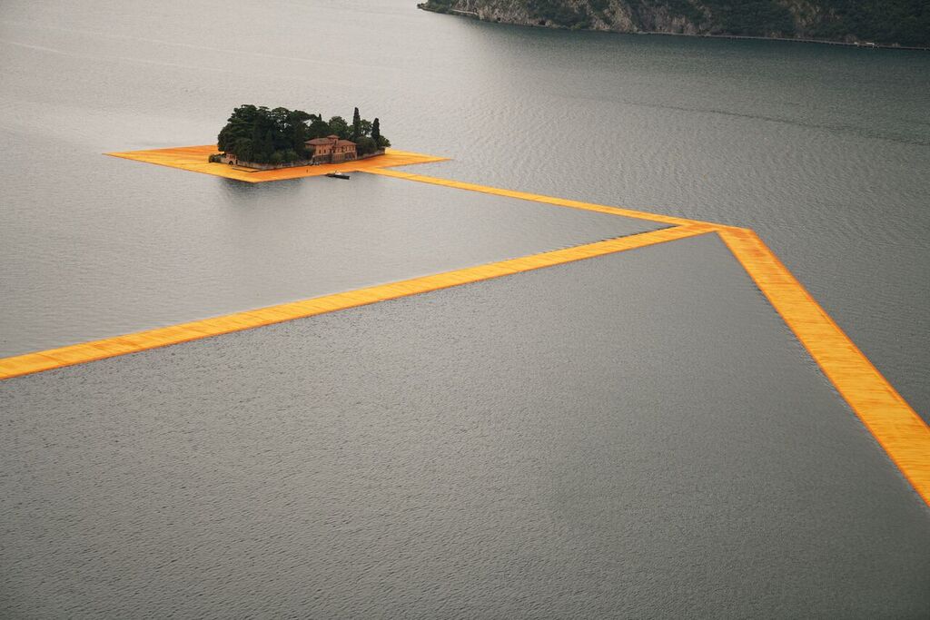 christo-the-floating-piers-04.jpg