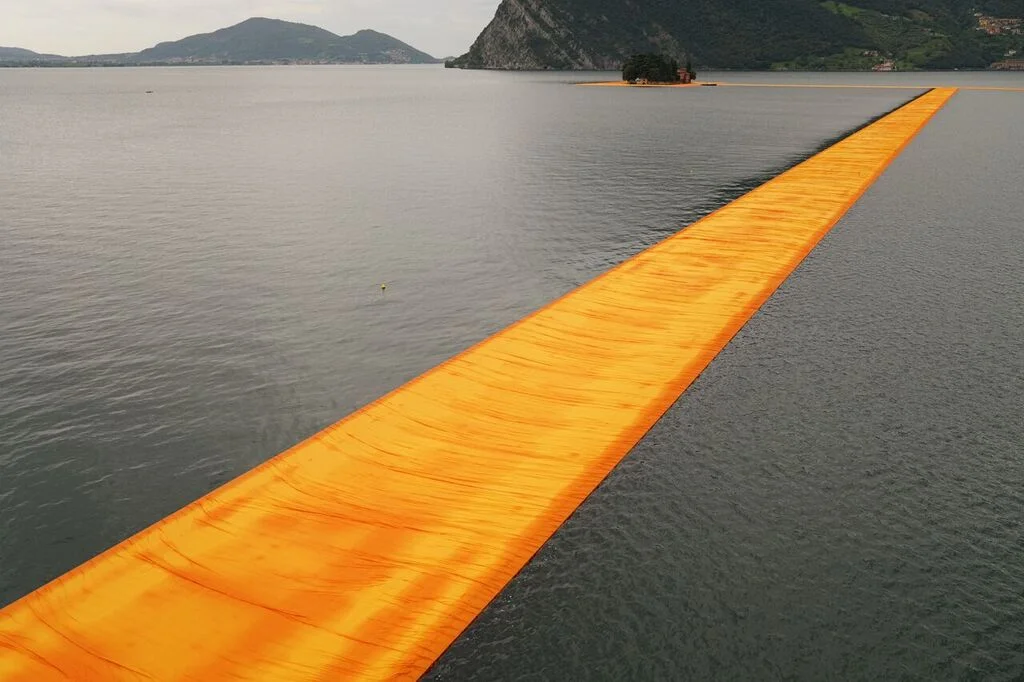 christo-the-floating-piers-06.jpg