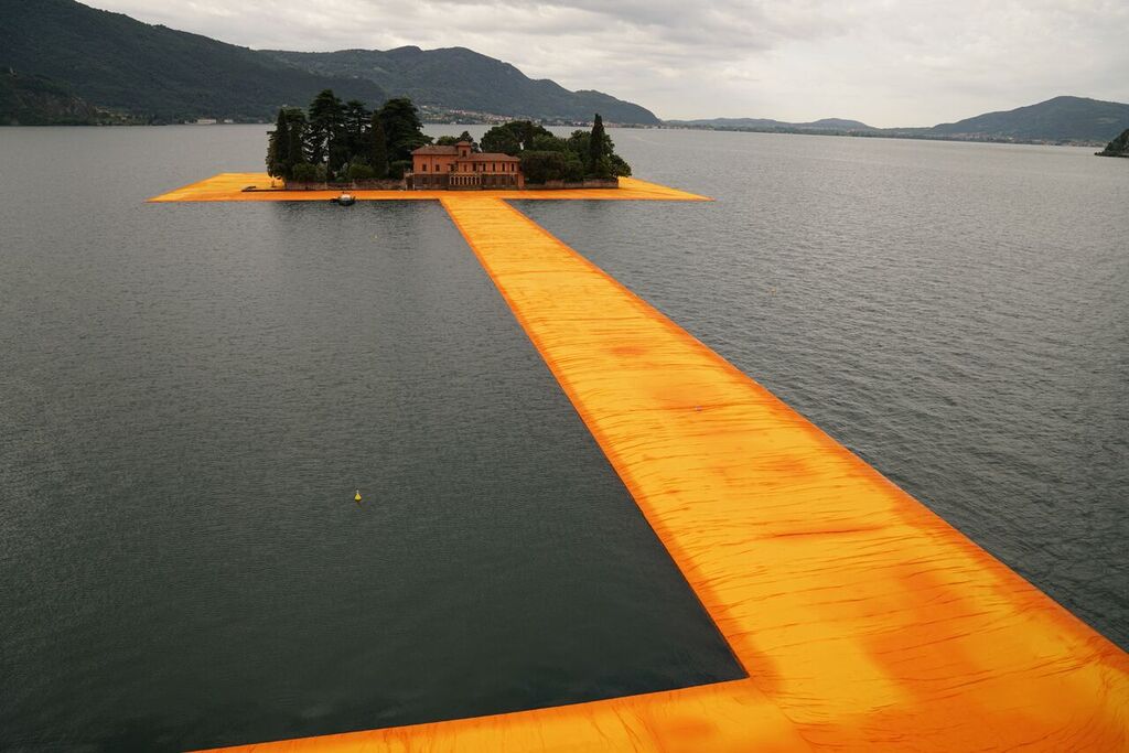 christo-the-floating-piers-07.jpg