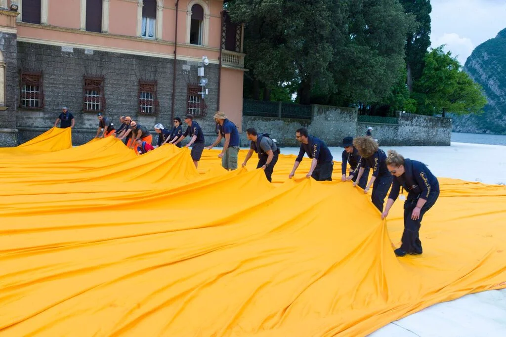 christo-the-floating-piers-08.jpg