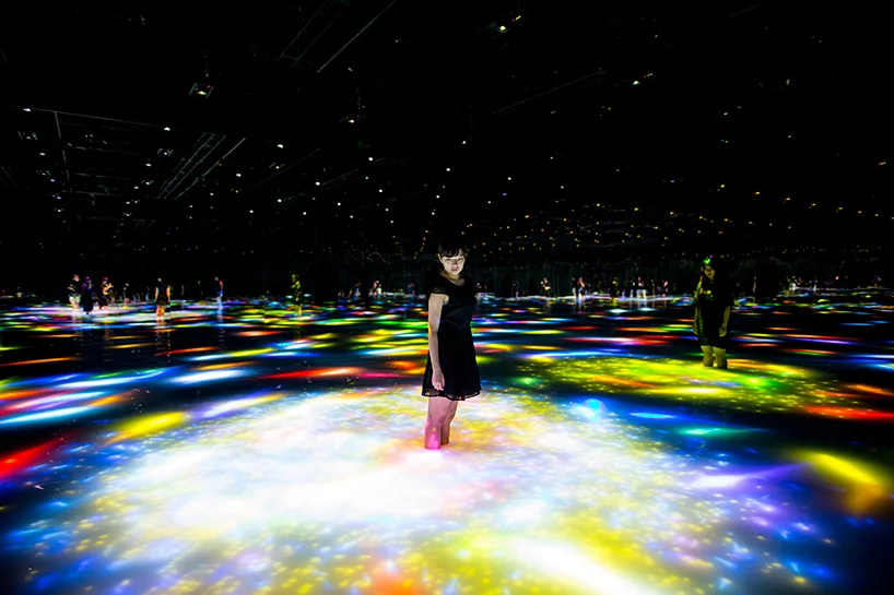 Teamlab, ‘Drawing on the water surface created by the dance of koi and people — infinity’
