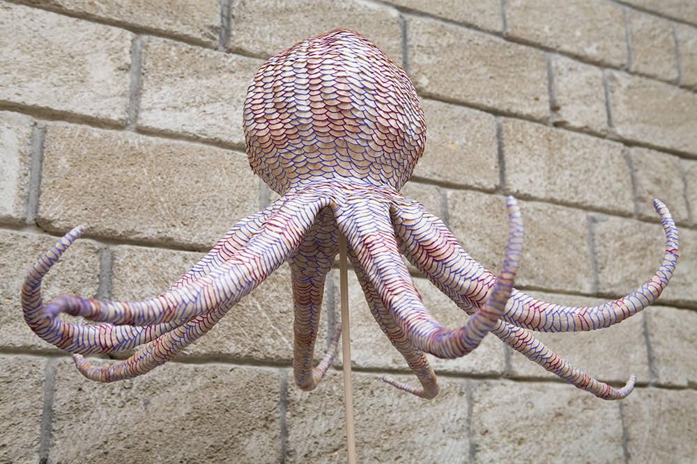 Le ioere di Jennifer Maestre fanno pensare alla vita sottomarina