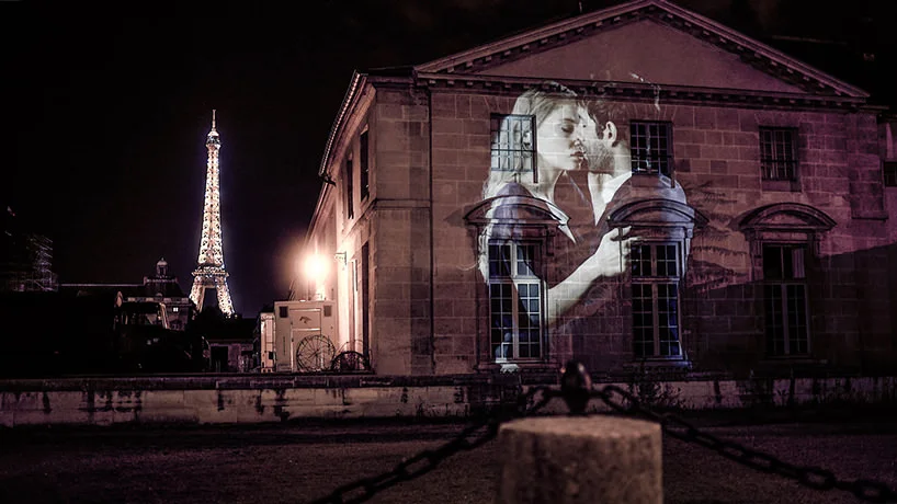 #le_baiser : La romantica street-art di Julien Nonnon ha fatto baciare appassionatamente oltre cento coppie sui muri di Parigi