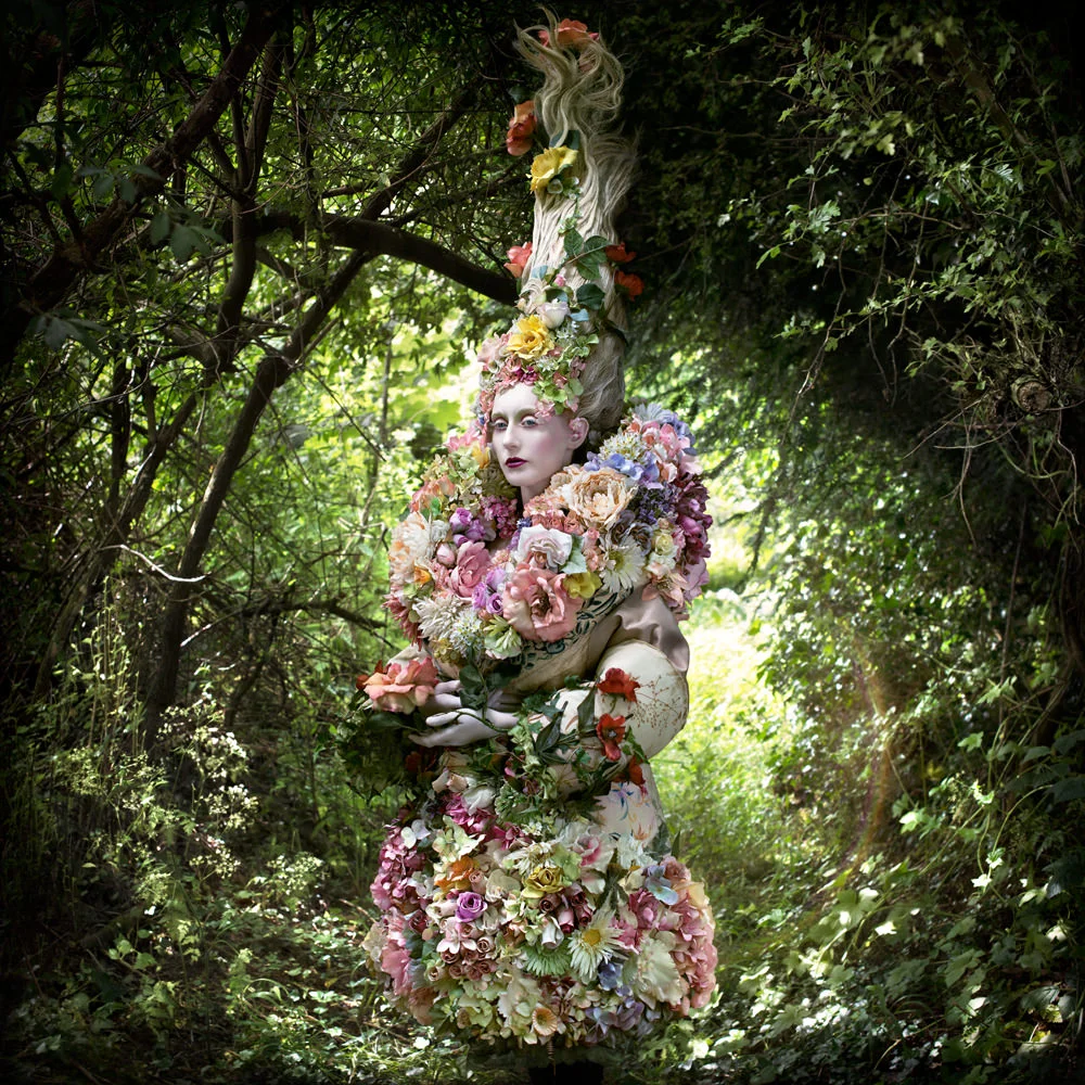 kirsty mitchell, wonderland series, foto: "the stars of spring will carry you home"