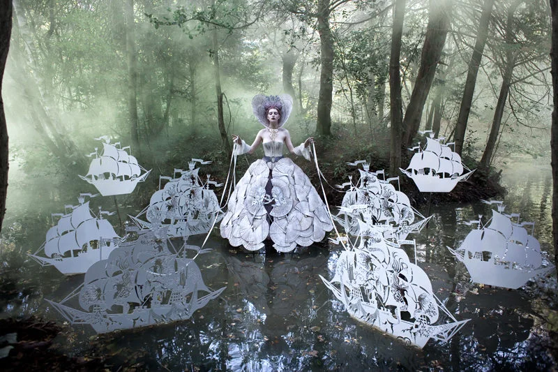 kirsty mitchell, wonderland series, foto: "the queens armada"