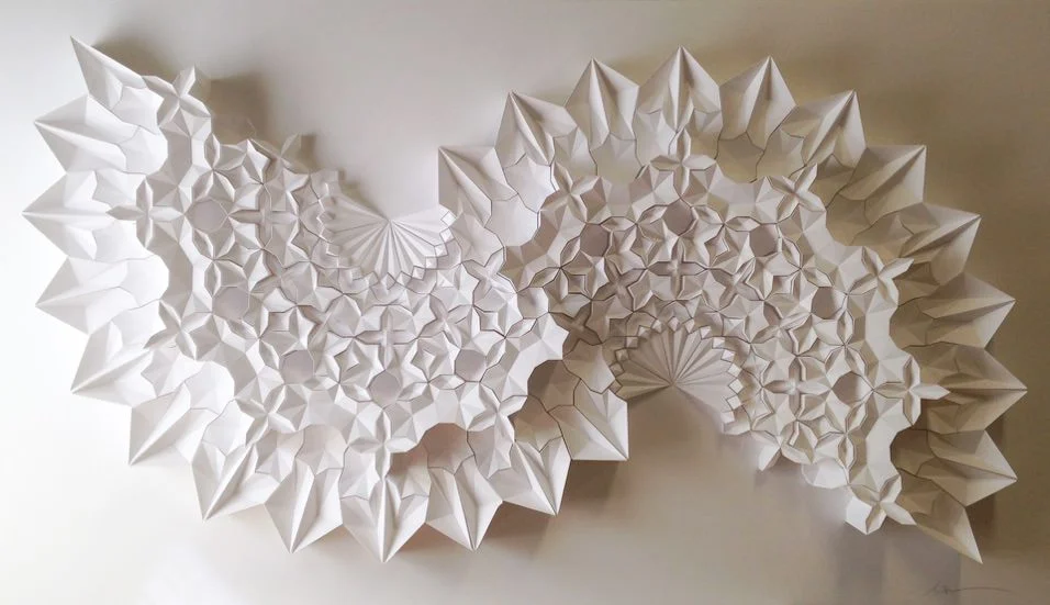 Matt Shlian che mixa l’antica arte dell’origami alla moderna ingegneria per creare stupefacenti sculture di carta