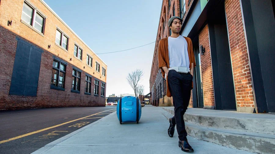 Gita: il trolley-robot della Piaggio che porta a casa la spesa da solo ma non rinuncia al design retrò della Vespa