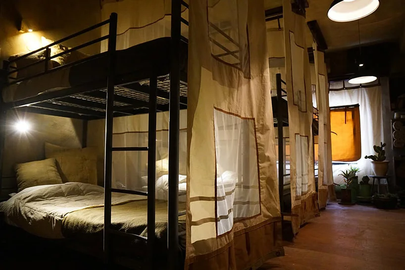 le budget rooms photo via Designboom