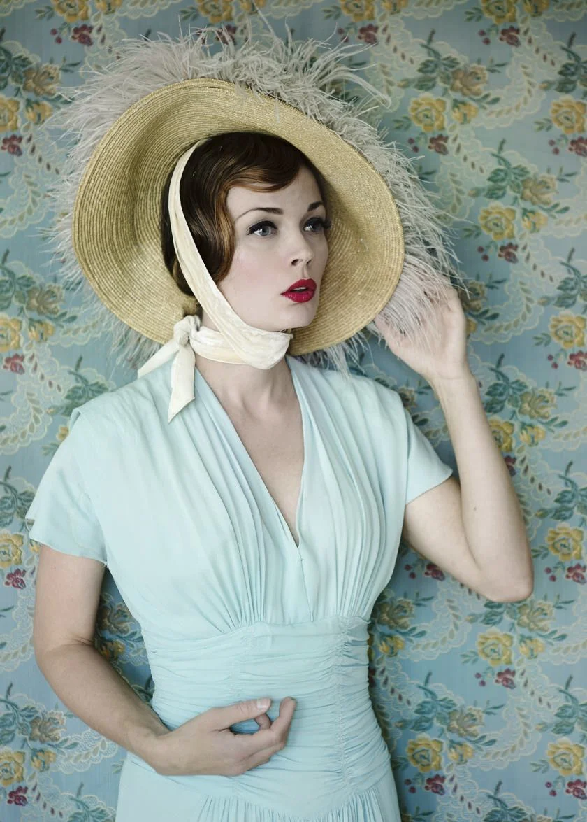 Anja Niemi crea bellissime opere ispirate a Eleonora Duse facendo contemporaneamente da fotografa, modella, costumista e coreografa