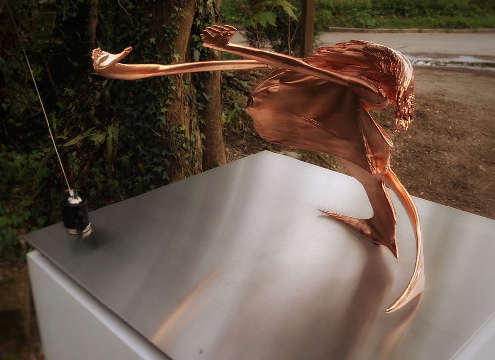 Jonty Hurwitz, "Childhood", 2017, scultura anamorfica