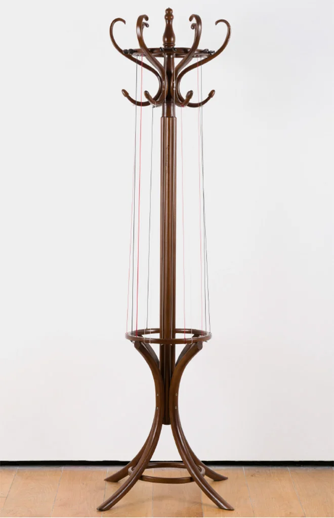 Nevin Aladag, "Hanger Harp (from the serie Music Room)", 2014 courtesy wentrupgallery