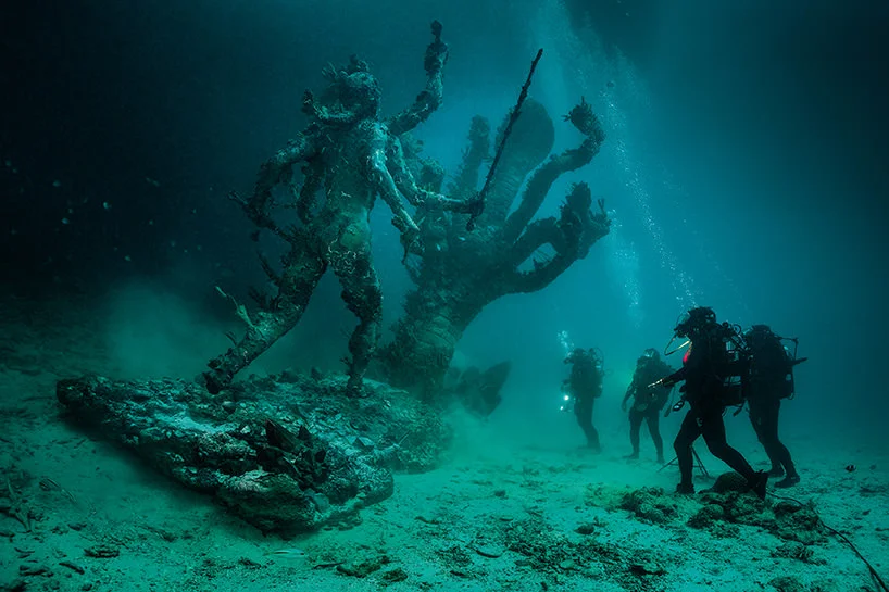 Dentro le stanze di “Treasures from the wreck of the unbelivable” la super-mostra di Damien Hirst a Palazzo Grassi. Tutte le foto