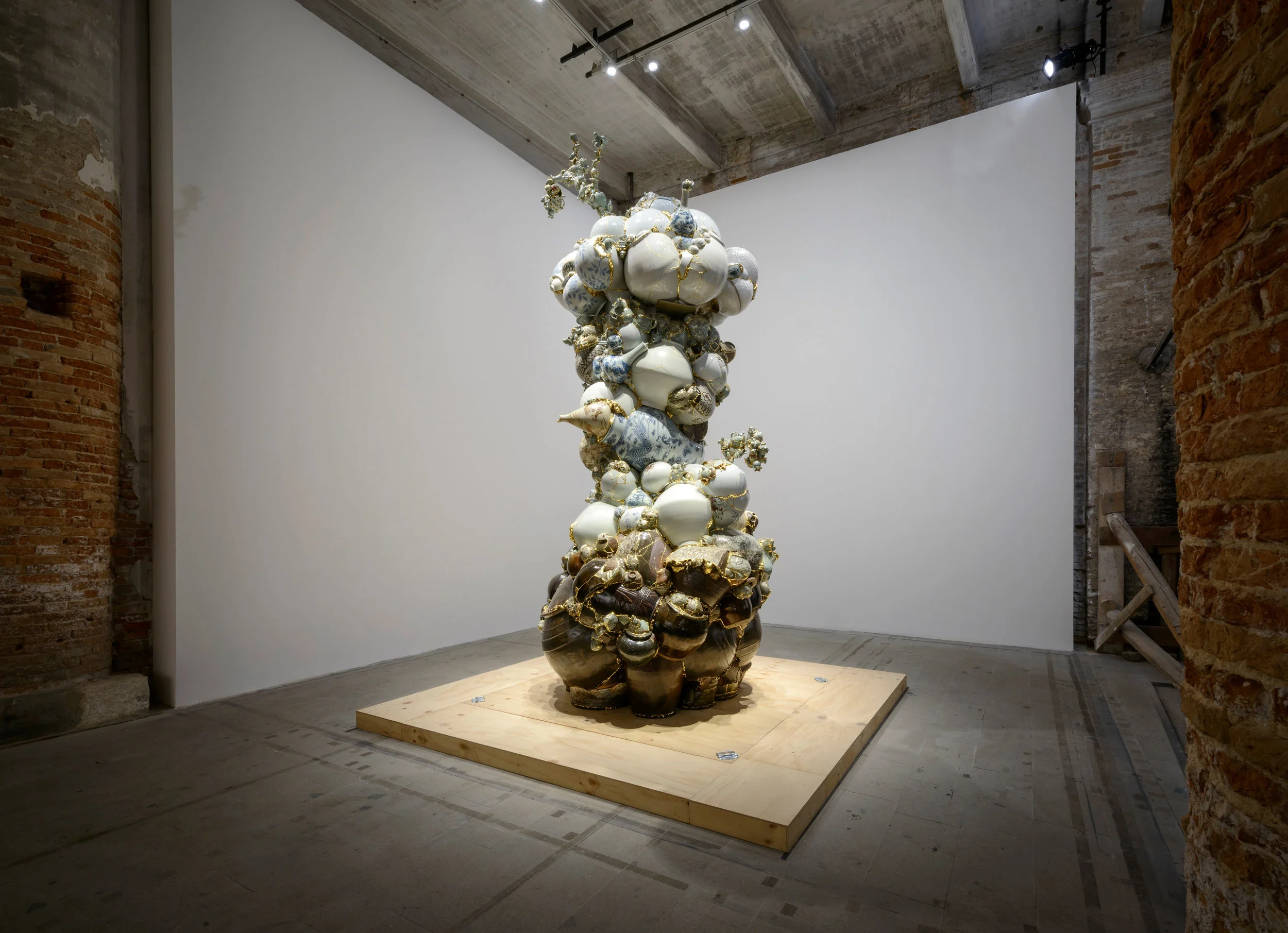 Biennale Venezia 2017 La Sculturona Di Yee Sookyung Per VIVA ARTE VIVA 