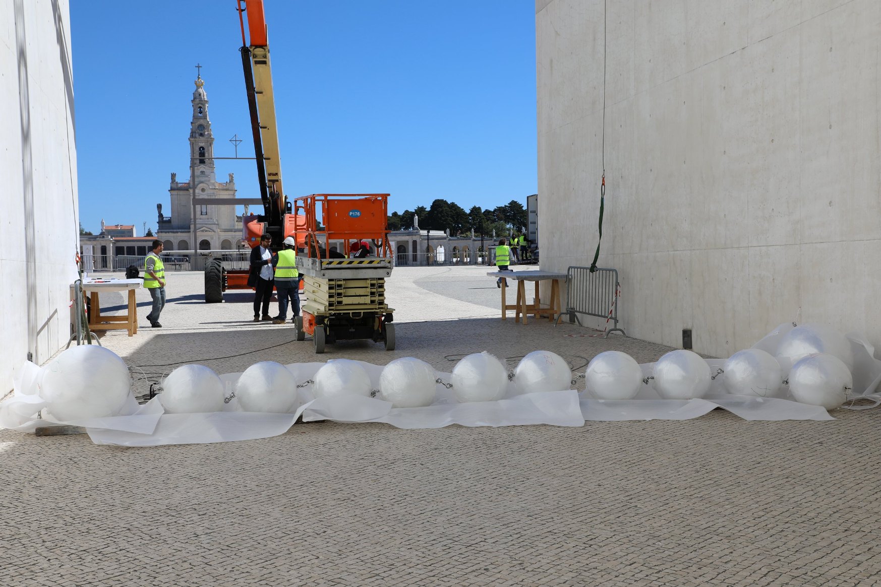 joana-vasconcelos-suspensao-fatima-03