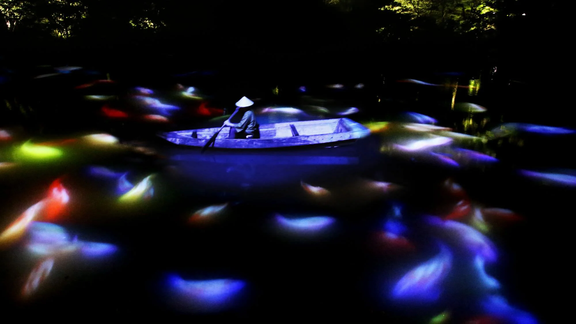 Teamlab, "Drawing on the water surface created by the dance of koi and boats"