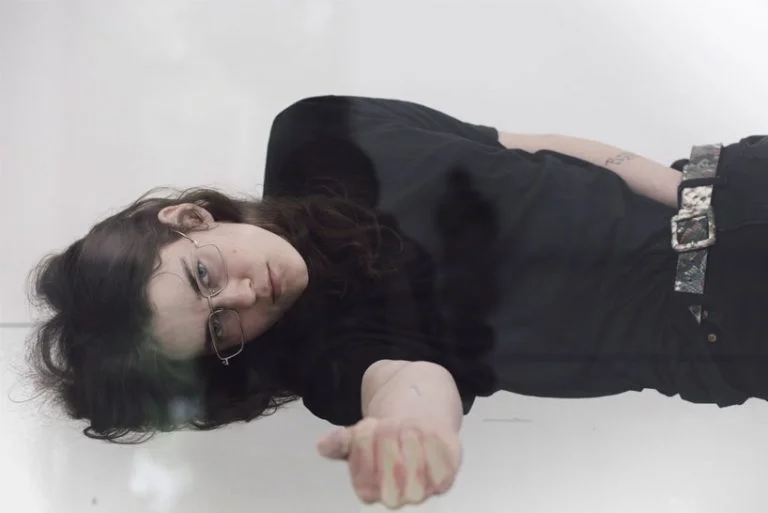 Padiglione Germania| eliza douglas in anne imhof, faust, 2017 german pavilion, 57th international art exhibition – la biennale di venezia; photography © nadine fraczkowski; courtesy: german pavilion 2017, the artist