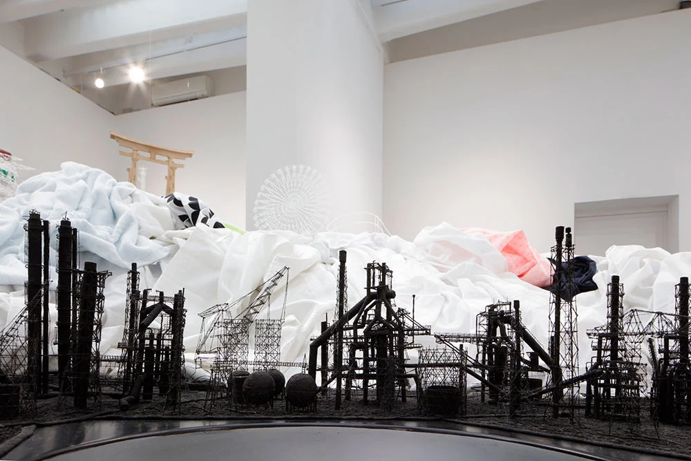 Padiglione Giappone| Out of Disorder (Mountains and Sea), 2017, ©Takahiro Iwasaki, Courtesy of URANO photo by Keizo Kioku, photo courtesy of the Japan Foundation