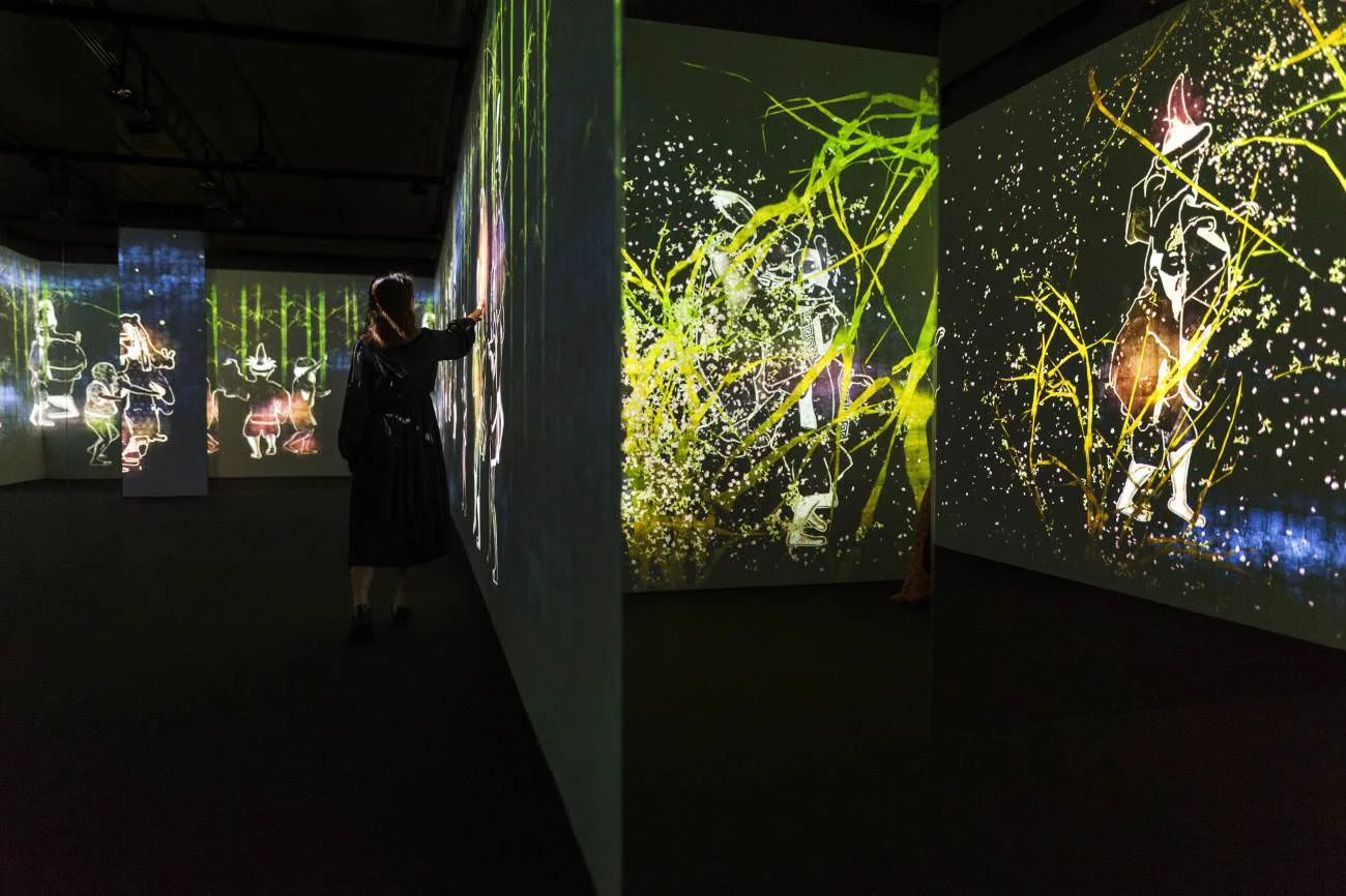 Teamlab,&nbsp;‘Walk, walk, walk: search, deviate, reunite’, National Gallery of Singapore