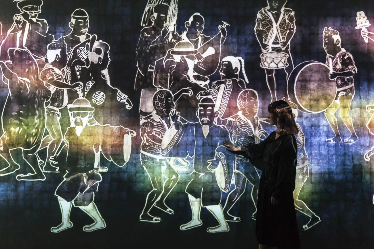 Teamlab,&nbsp;‘Walk, walk, walk: search, deviate, reunite’, National Gallery of Singapore