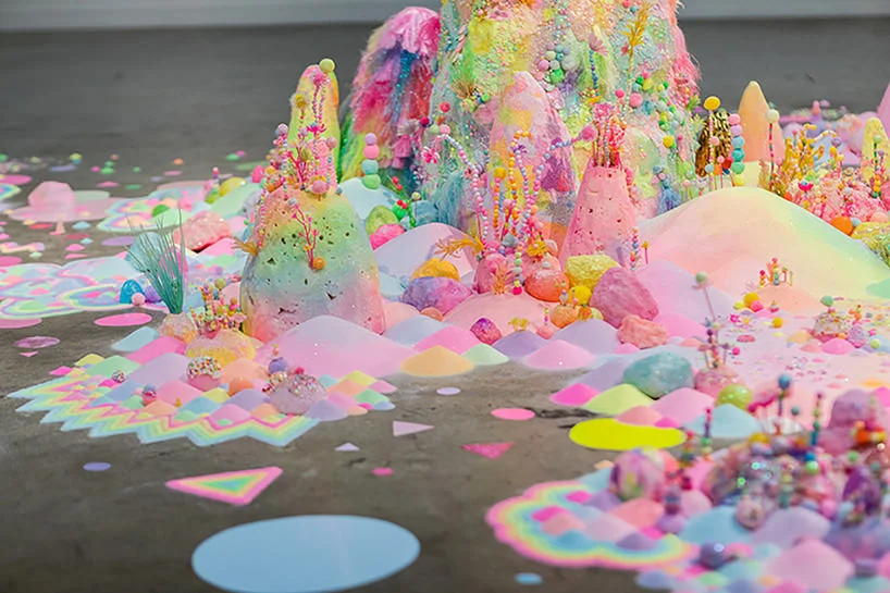 Le psichedeliche installazioni di Pip&Pop fatte di zucchero colorato, caramelle e dolcetti vari