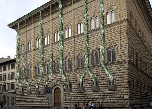The Florence experiment| Carsten Höller e Stefano Mancuso faranno crescere piante sulla facciata di Palazzo Strozzi usando le emozioni come fertilizzante