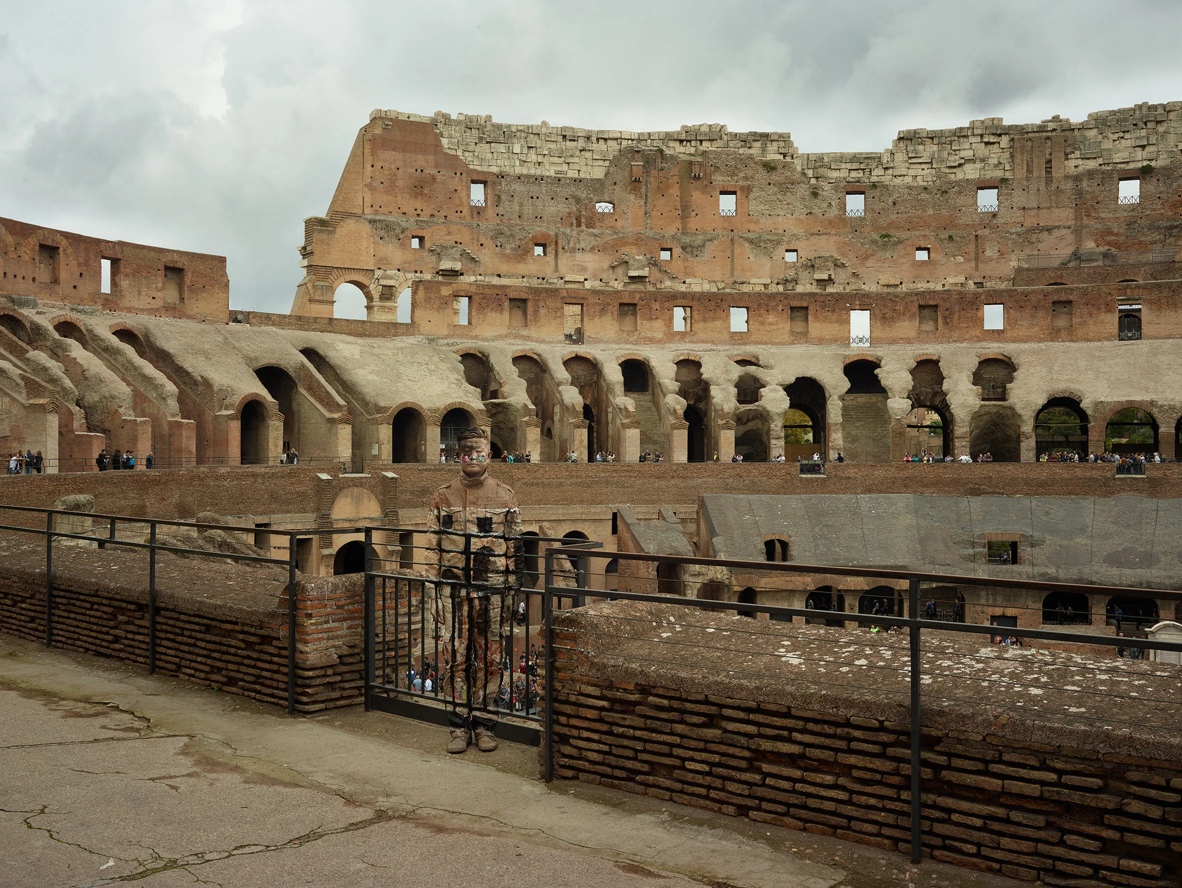 Liu Bolin, Colosseo n°1, Roma, 2017, Courtesy Boxart, Verona