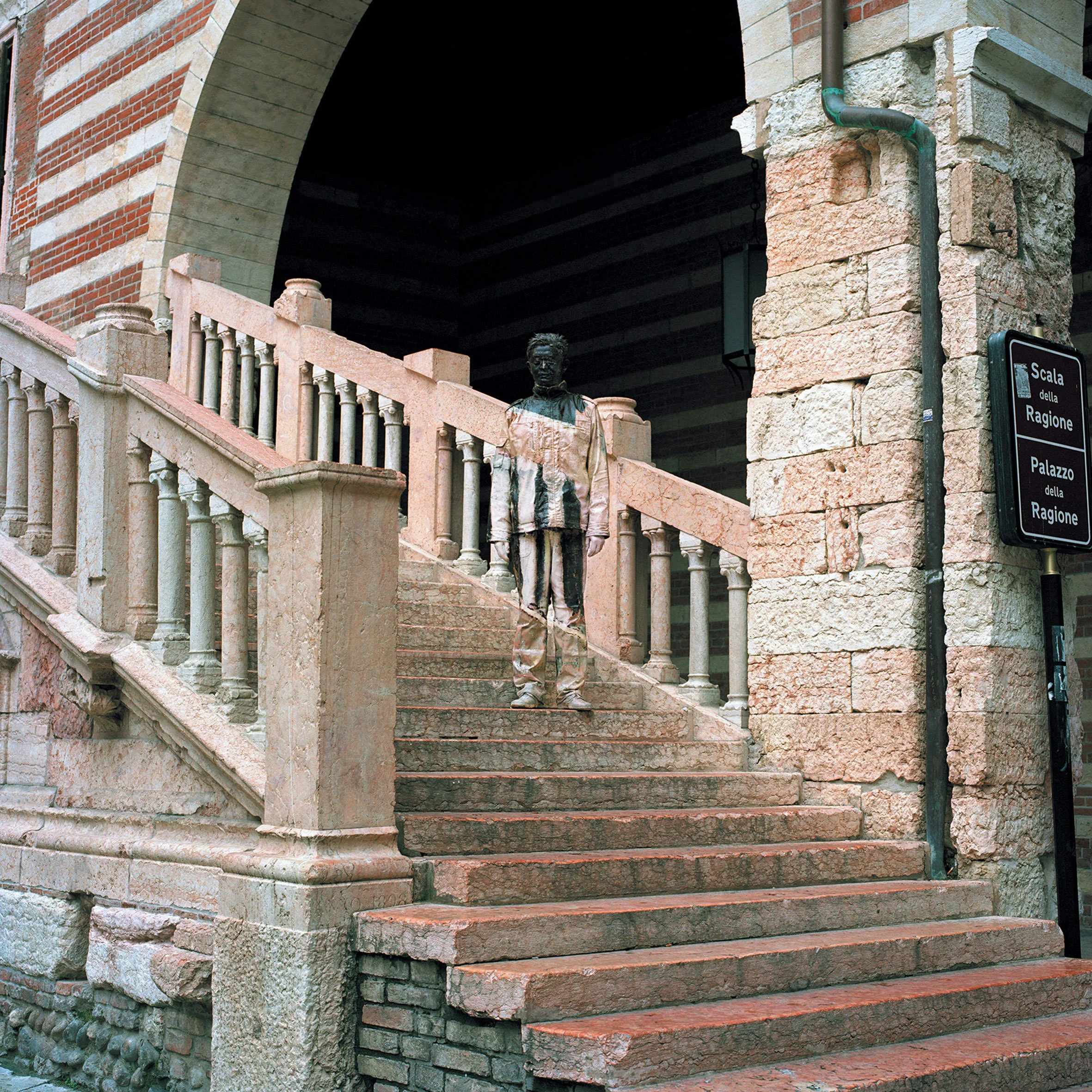 Liu Bolin, Scala della Ragione, Courtesy Boxart Verona