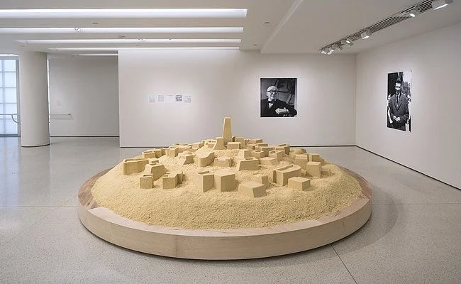 Kader Attia l’artista che ha costruito un’intera città di cuscus alla Galleria d’Arte Moderna di Milano